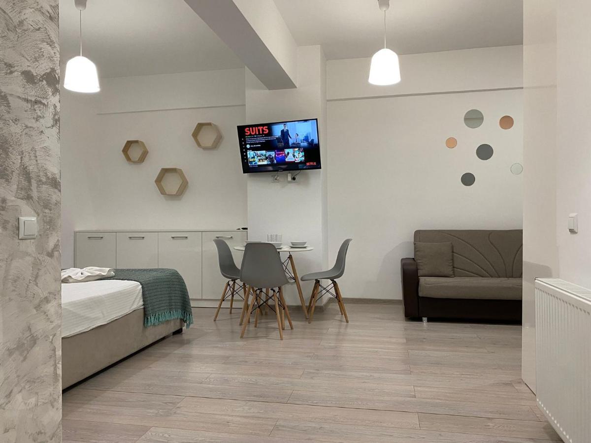 Studios & Apartments Palas By Glam At Lazar Towers Jászvásár Kültér fotó