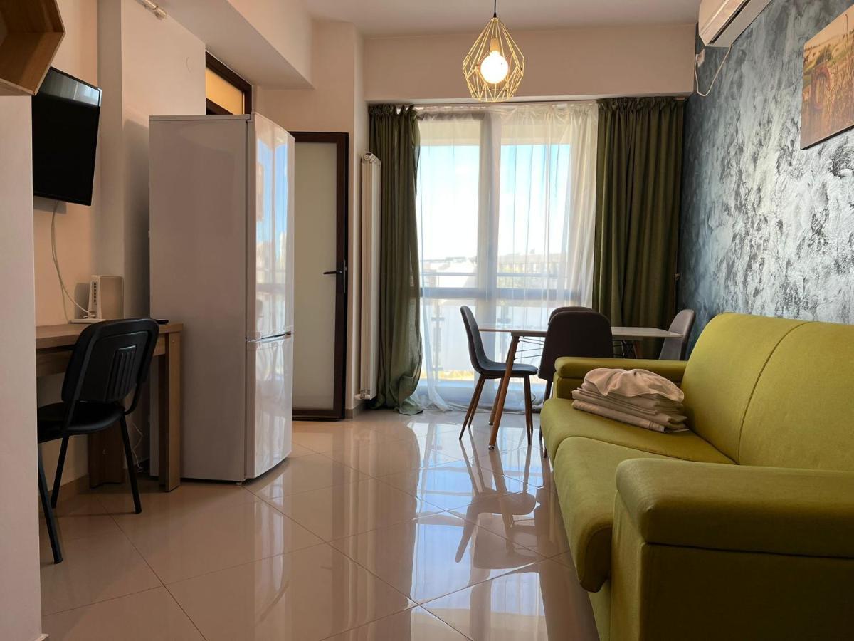 Studios & Apartments Palas By Glam At Lazar Towers Jászvásár Kültér fotó