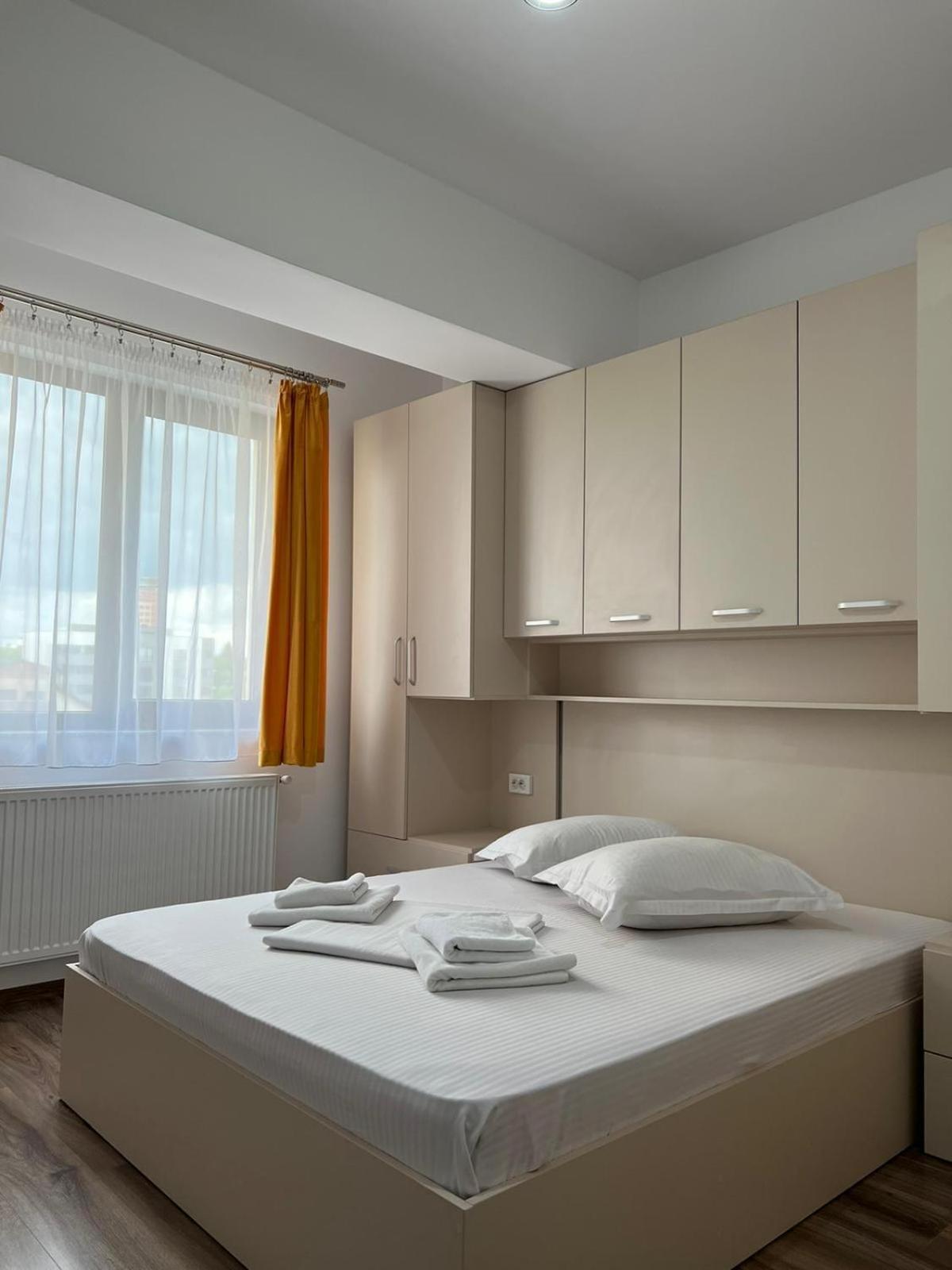 Studios & Apartments Palas By Glam At Lazar Towers Jászvásár Kültér fotó