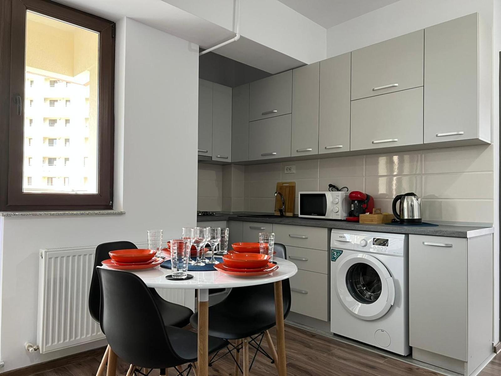 Studios & Apartments Palas By Glam At Lazar Towers Jászvásár Kültér fotó